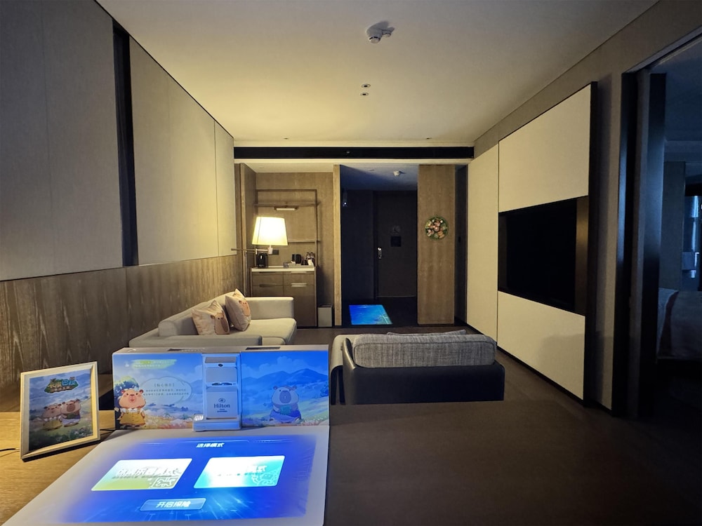 Family Suite, 1 King Bed (Executive) - Photo 2