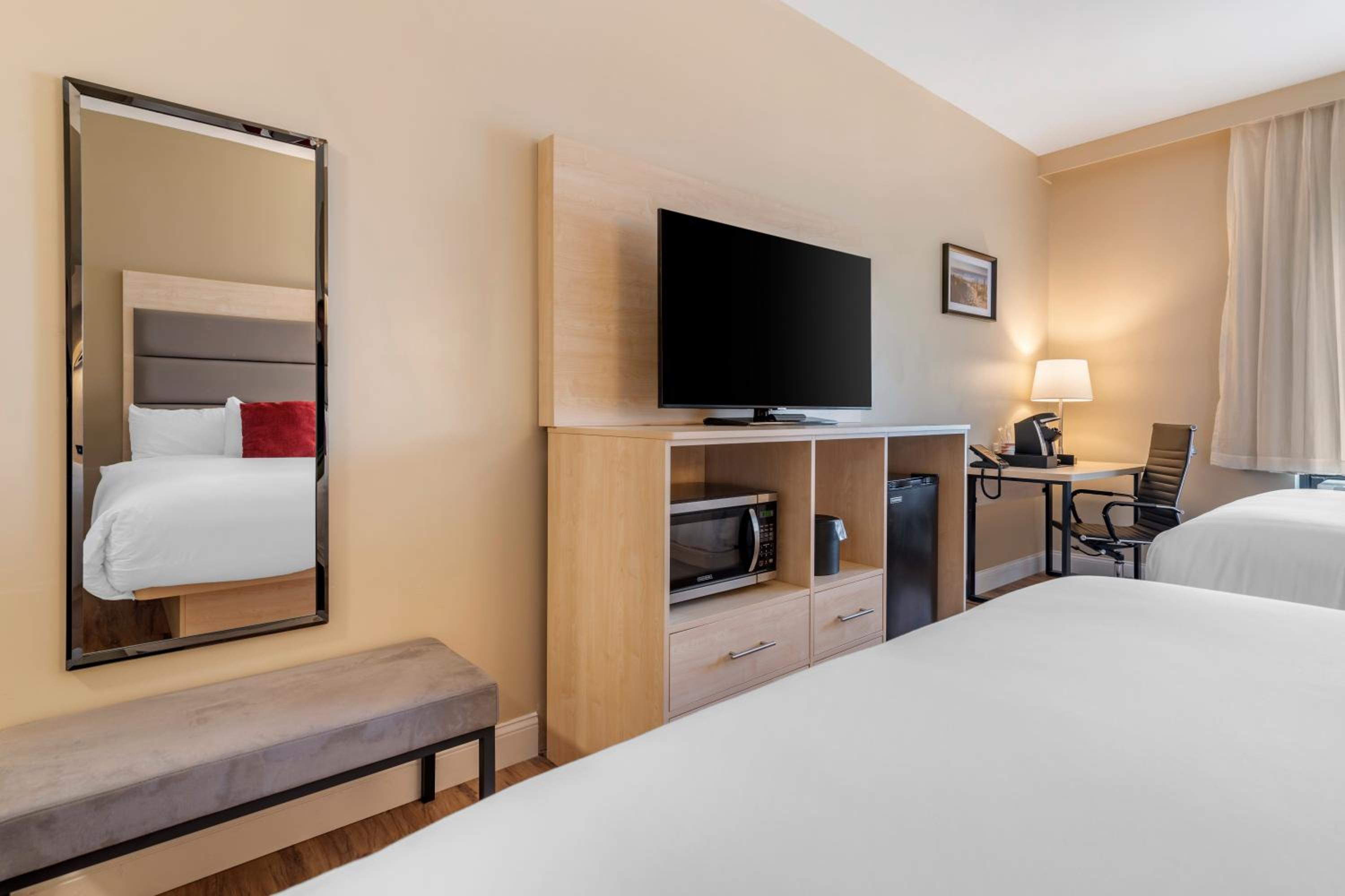 Quadruple Room - Non Smoking - Photo 2