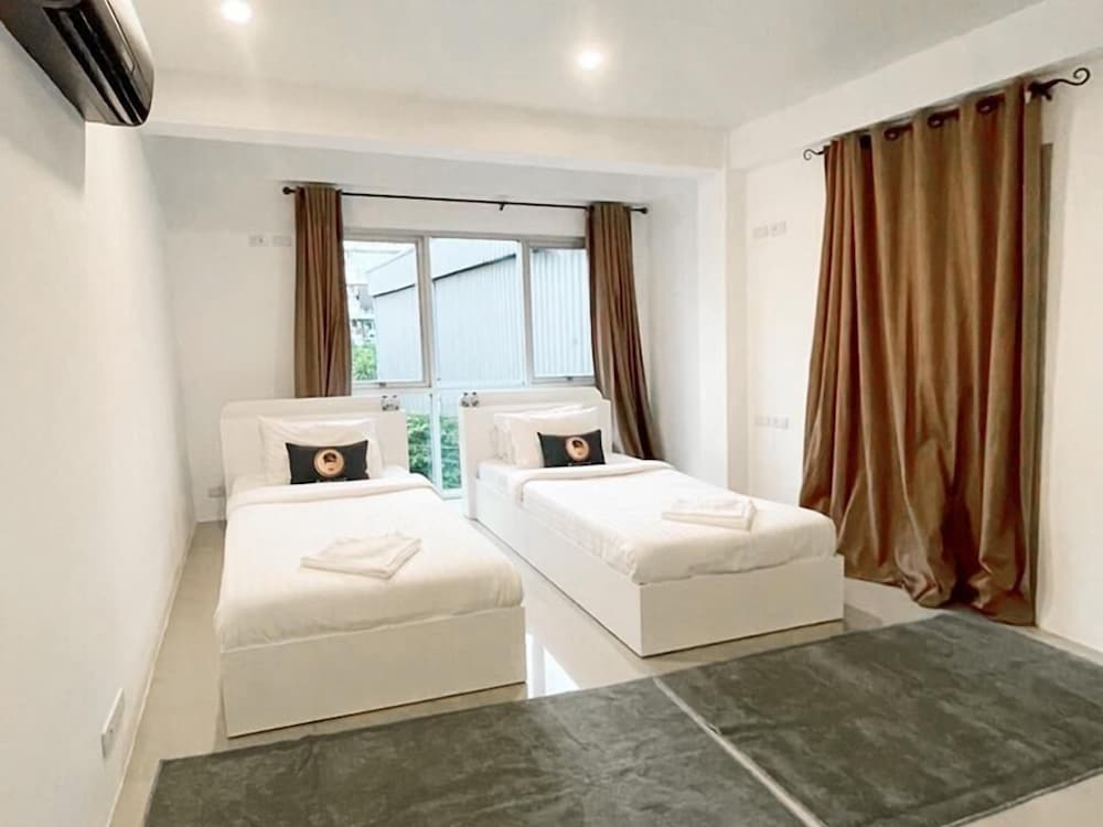 Standard Twin Room With Shared Bathroom