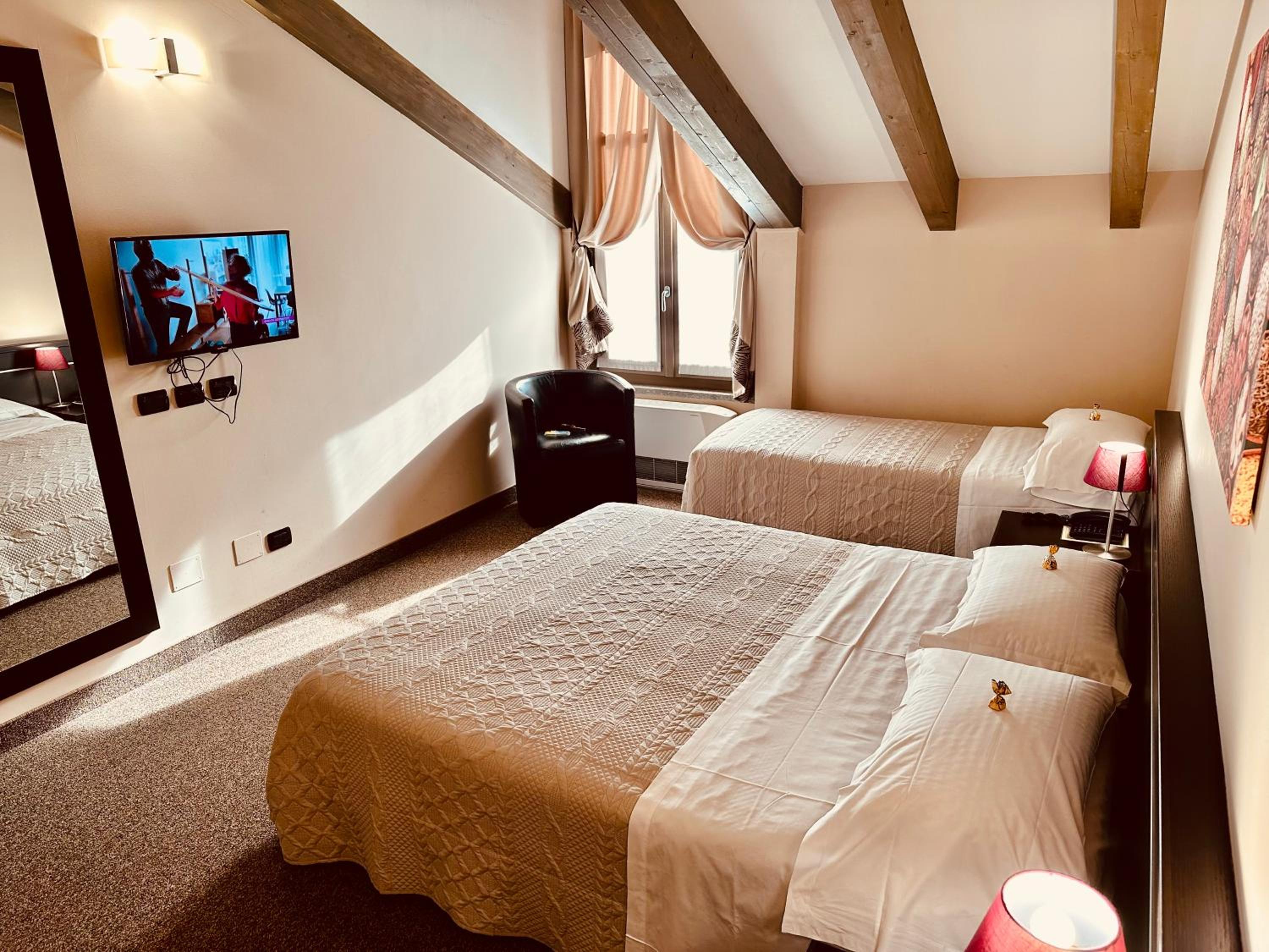 Superior Triple Room photo 2