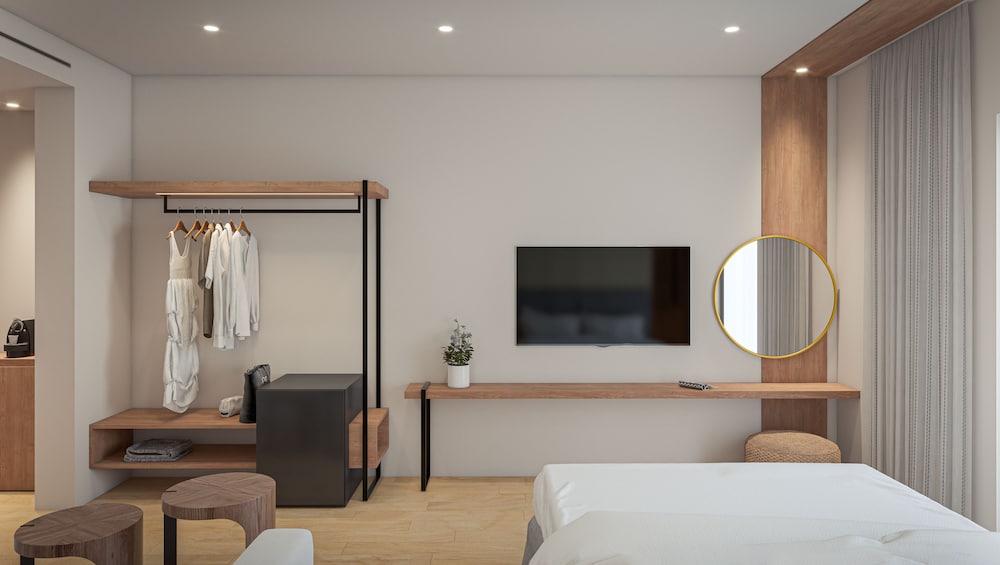 Junior Suite Pool View - Photo 4