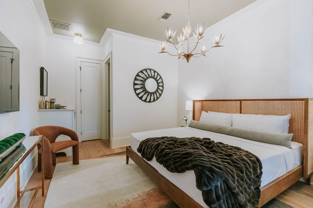 Deluxe Room (Hibiscus)