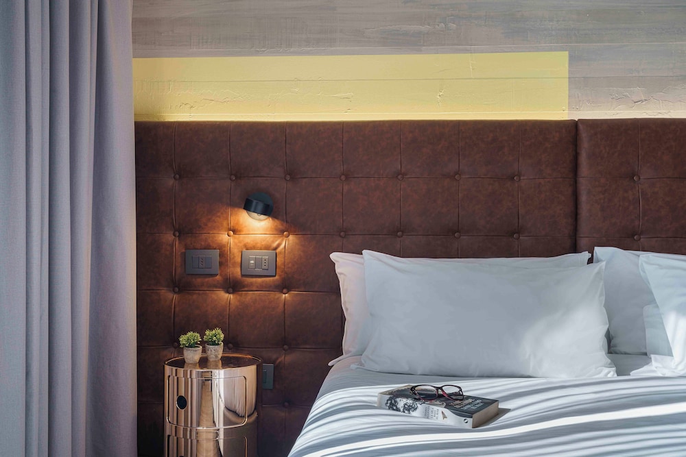 Superior Room, 2 Queen Beds - Photo 3