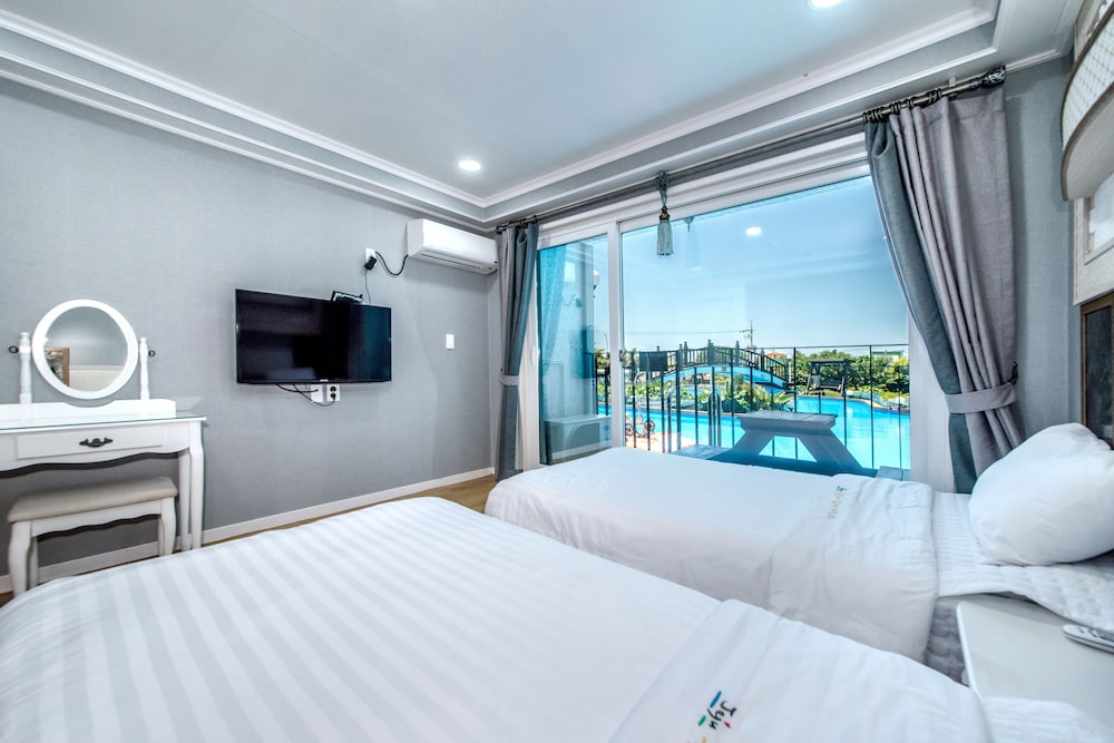 Deluxe Twin Room, 2 Twin Beds photo 2