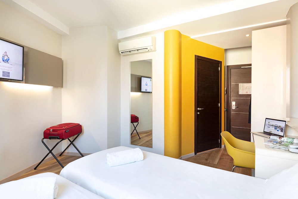 Standard Double Room, Mobility Accessible, Non Smoking photo 3