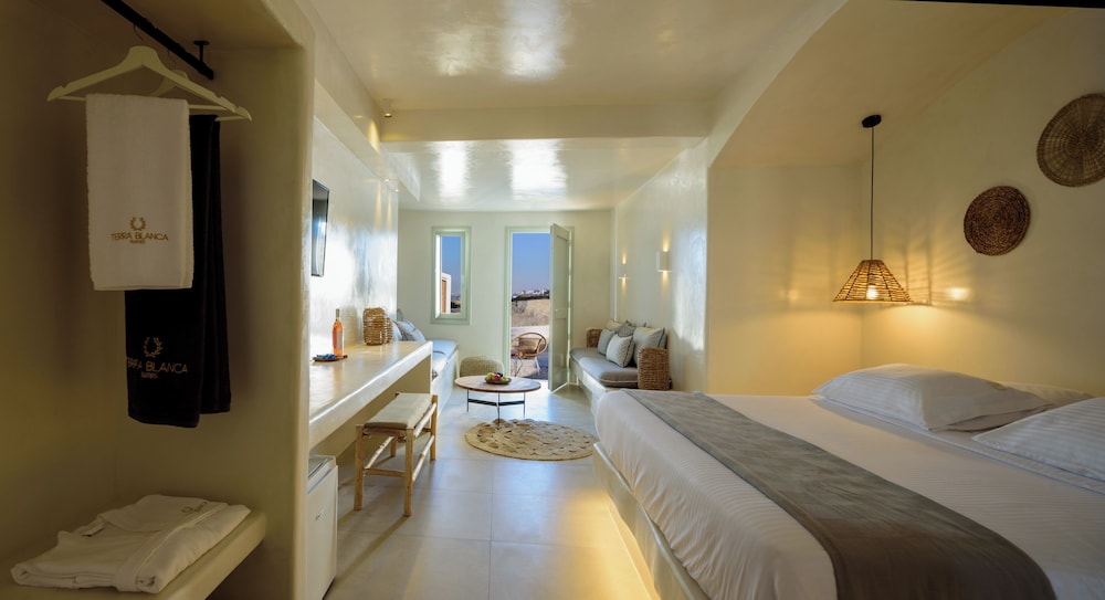 Deluxe Triple Room - Photo 12