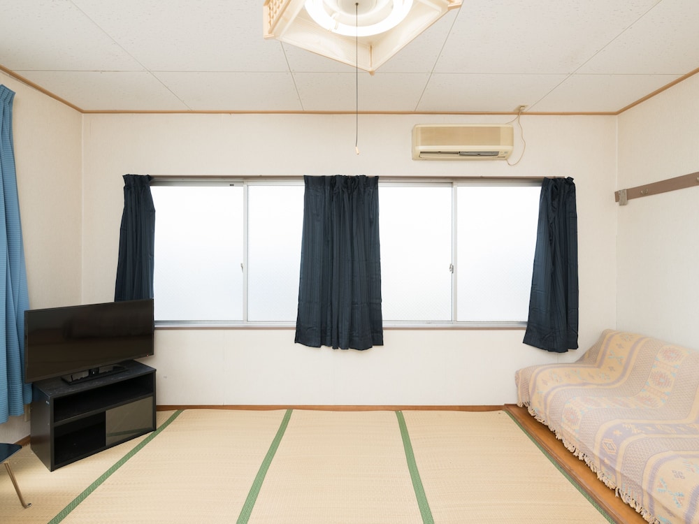 Japanese Room With Shared Washroom - Triple (Smoking) photo 1