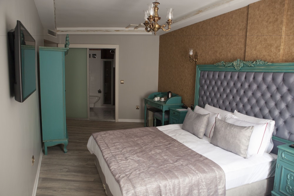 Family Triple Room, City View photo 3