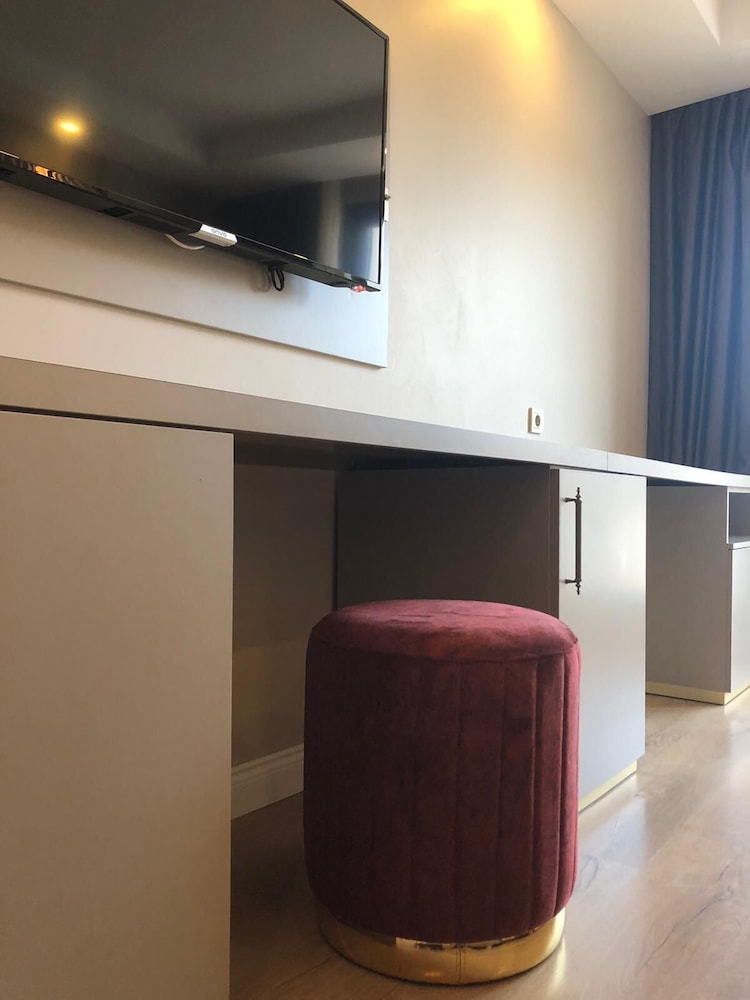 City Room photo 3