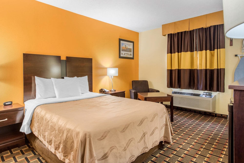 Standard Room, 1 Queen Bed, Non Smoking - Photo 4