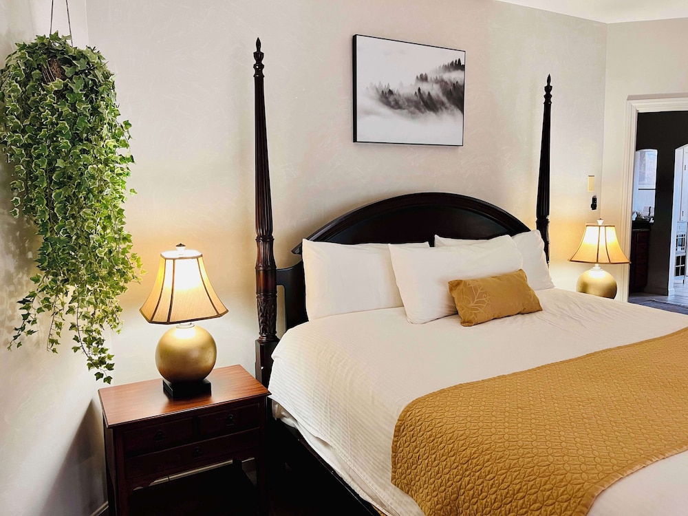 Mountain View Chateau Junior King Suite