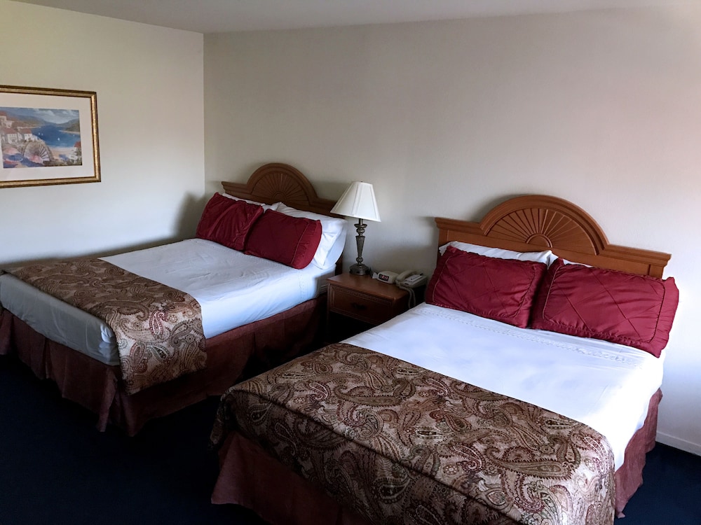 Deluxe Room, 2 Queen Beds - Photo 2