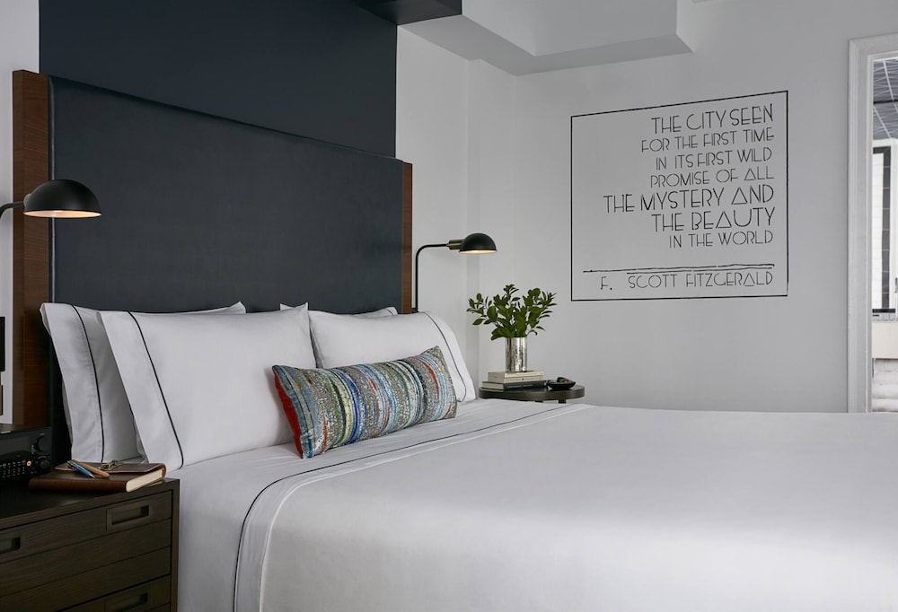 Gallery Room, 1 Queen Bed