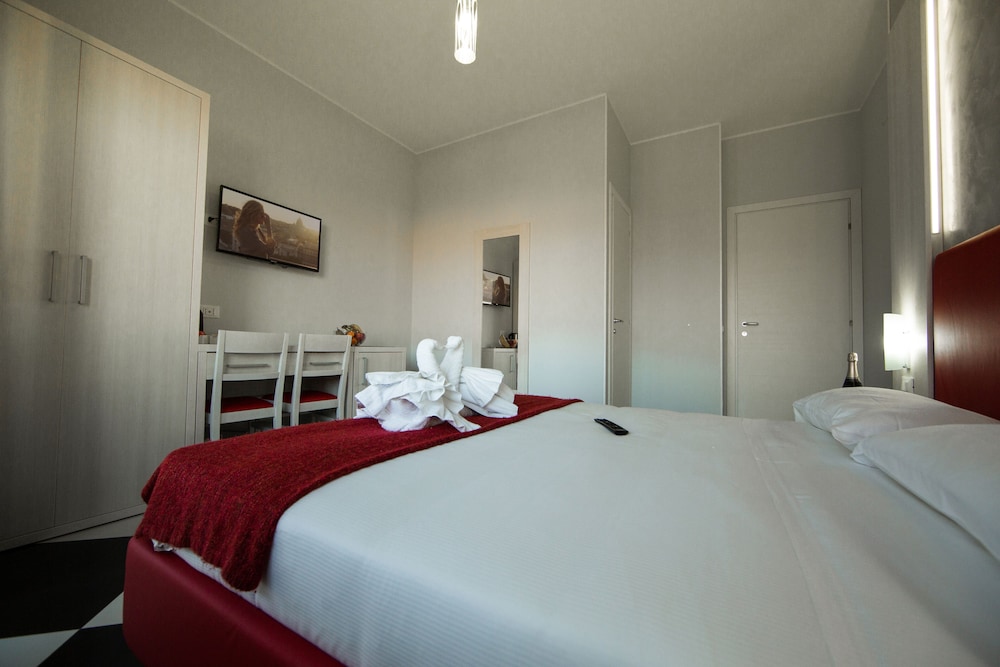 City Room photo 3