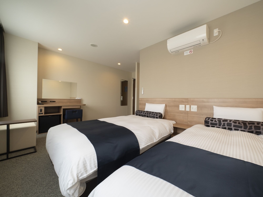 Premium Twin Room, Non Smoking - Photo 1
