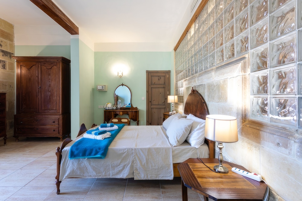 Superior Triple Room photo 3