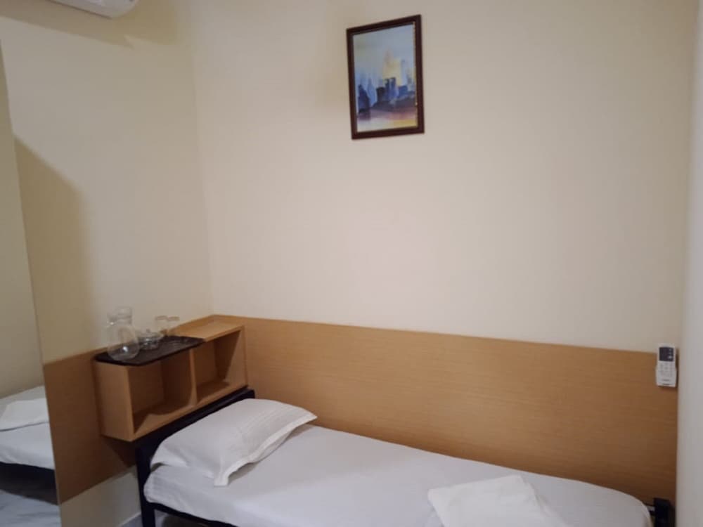 Standard Single Room - Photo 4