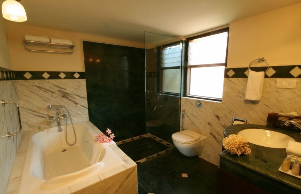 Luxury Suite - Photo 4