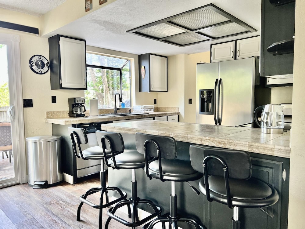 DT Reno - 4BR Home w Patio BBQ Grill Games Room, Photo 25