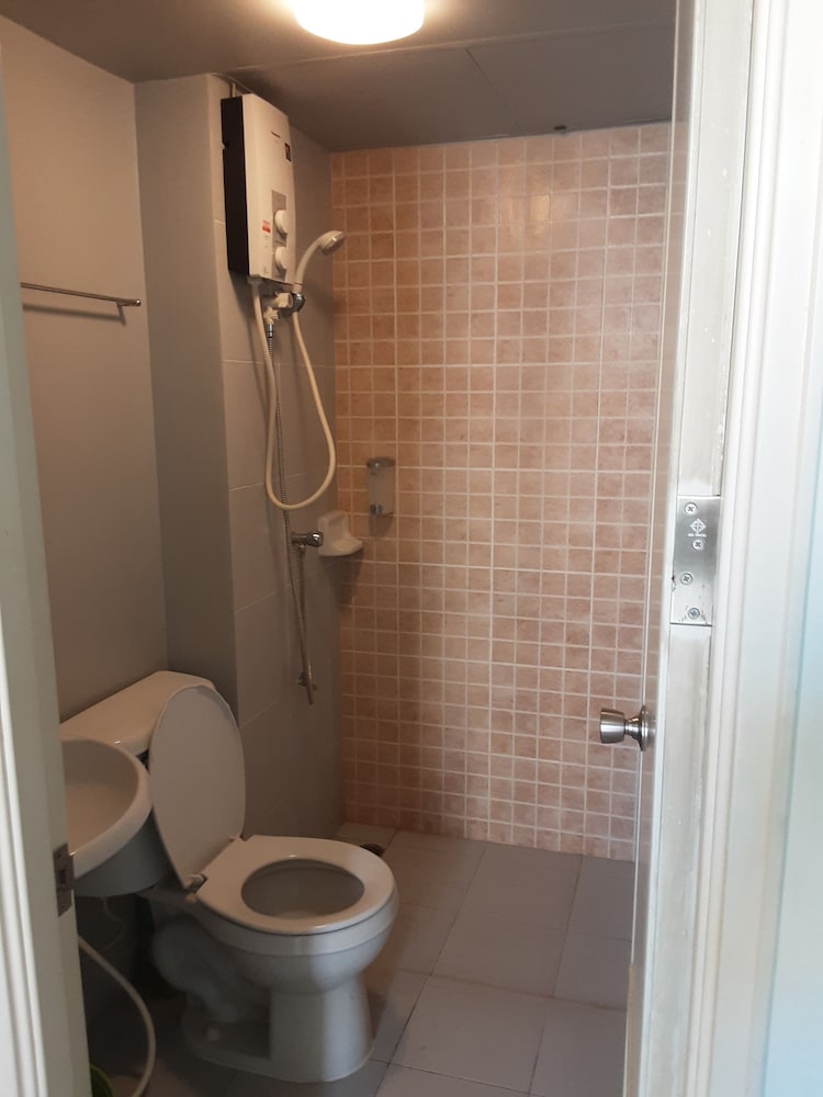 Room, Multiple Bedrooms, Accessible photo 2