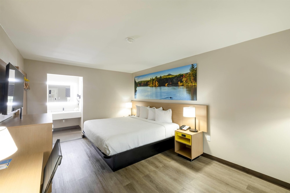 1 King Bed, Superior Room, Non-Smoking - Photo 2