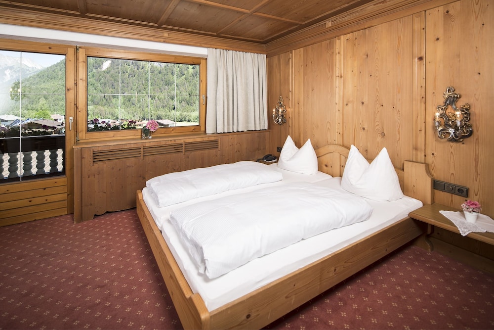 Double Room, 1 Double Bed, Mountain View photo 3