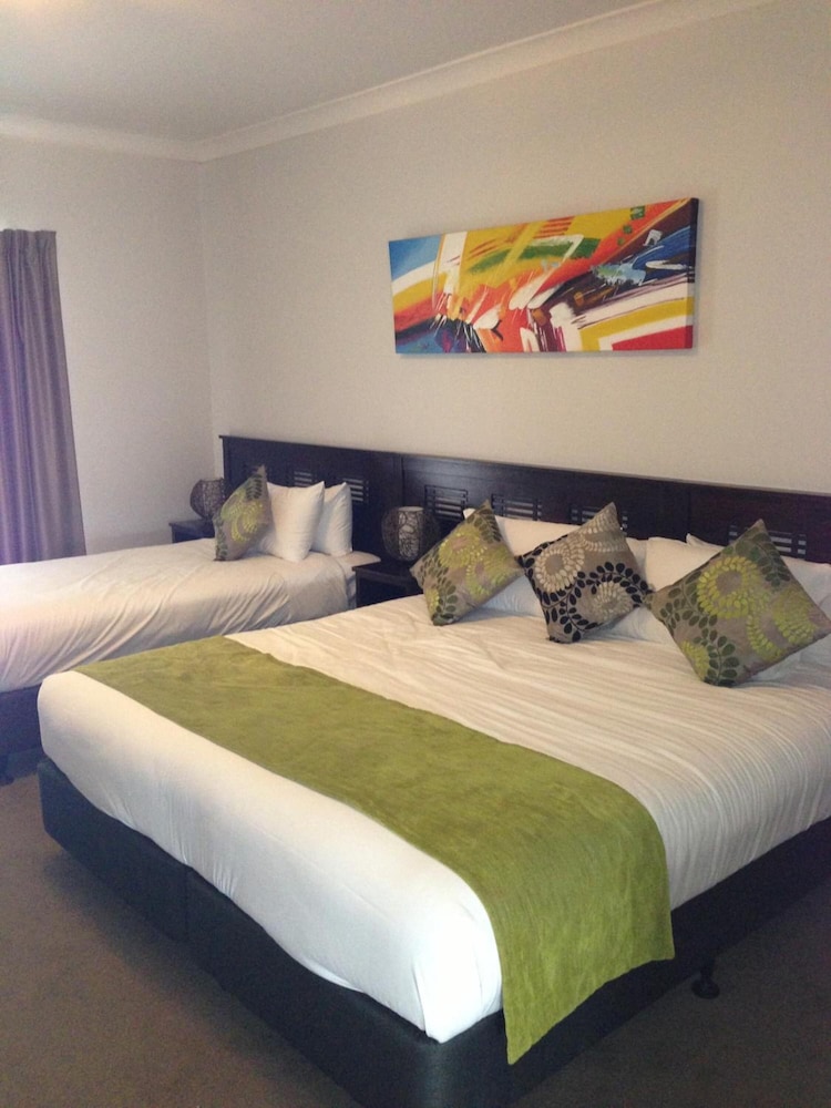 Retro Garden King Rooms