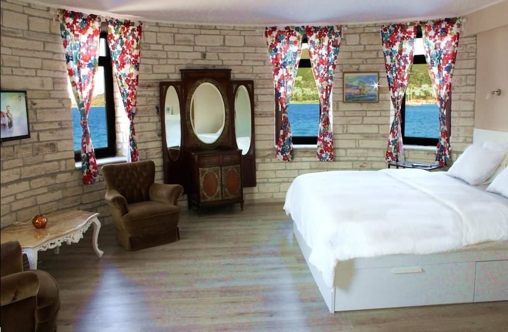 Deluxe Suite, 1 King Bed photo 1