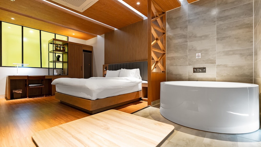 Premium Double Room photo 2