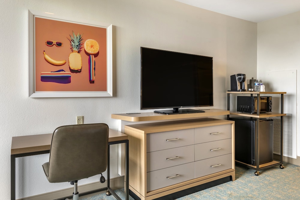 Premium Room, 2 Queen Beds (Disney Springs View) photo 3