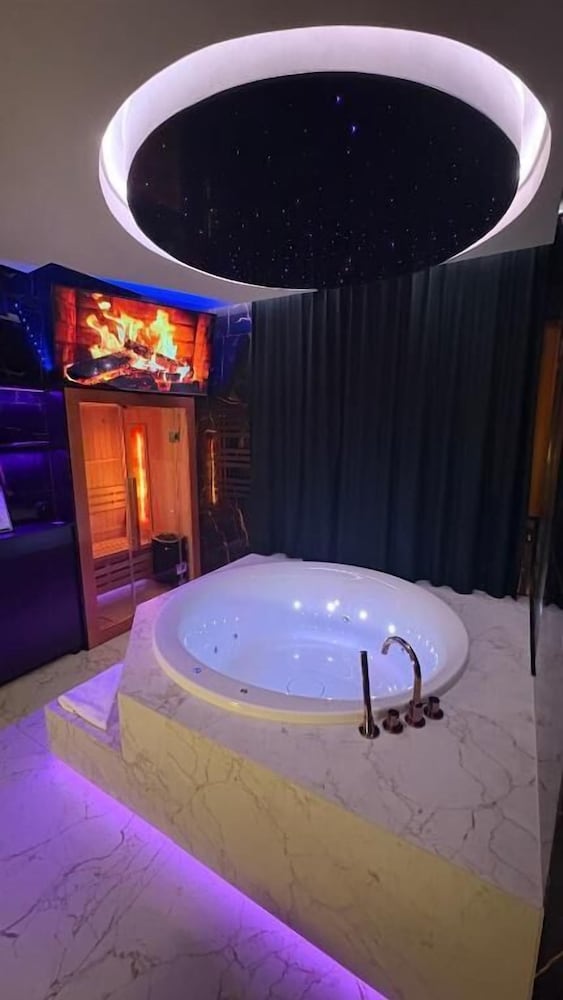 Panoramic Studio Suite, 1 Queen Bed with Sofa bed, City View