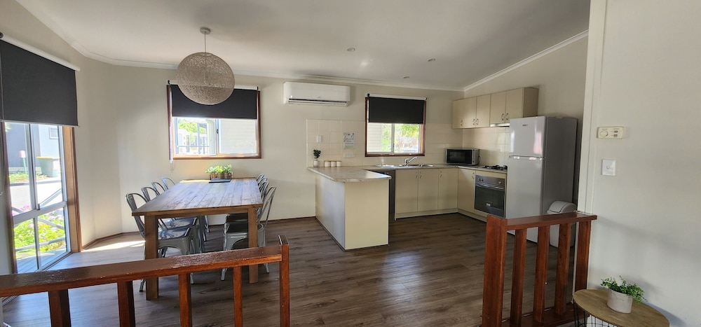 Deluxe House, 2 Bedrooms (Non Pet Friendly) photo 3