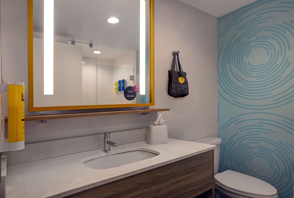 Room, 2 Queen Beds, Accessible (Roll-In Shower, Mobility & Hearing) - Photo 3