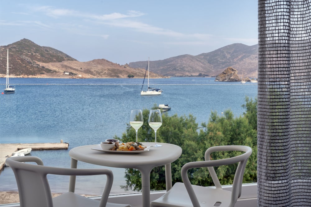 Aegean One Bedroom Suite, Landmark View, 1 King