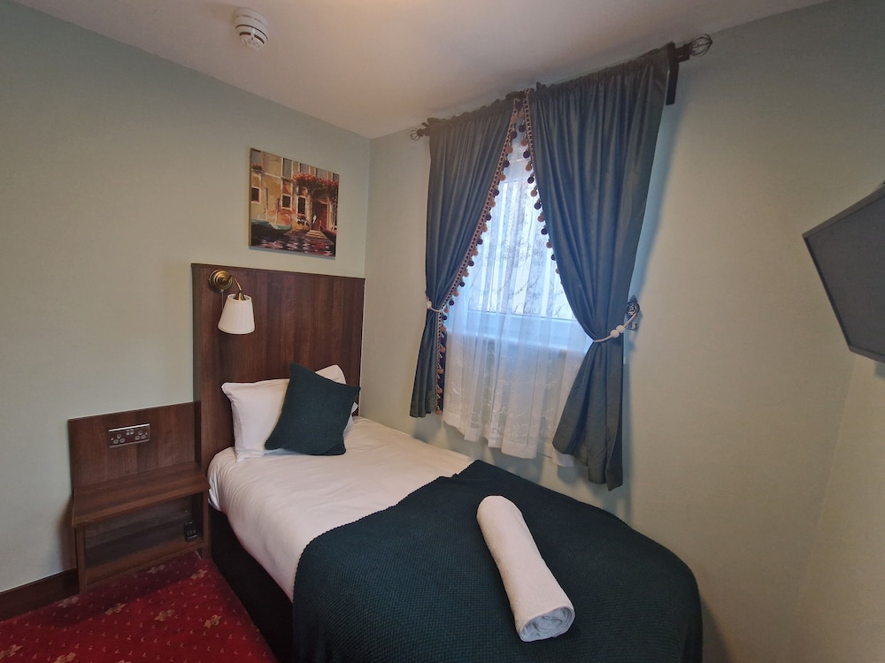 Single Room, Shared Bathroom photo 1
