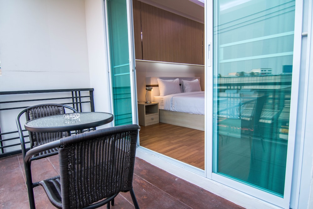 Cozy Suite with Kitchenette photo 3