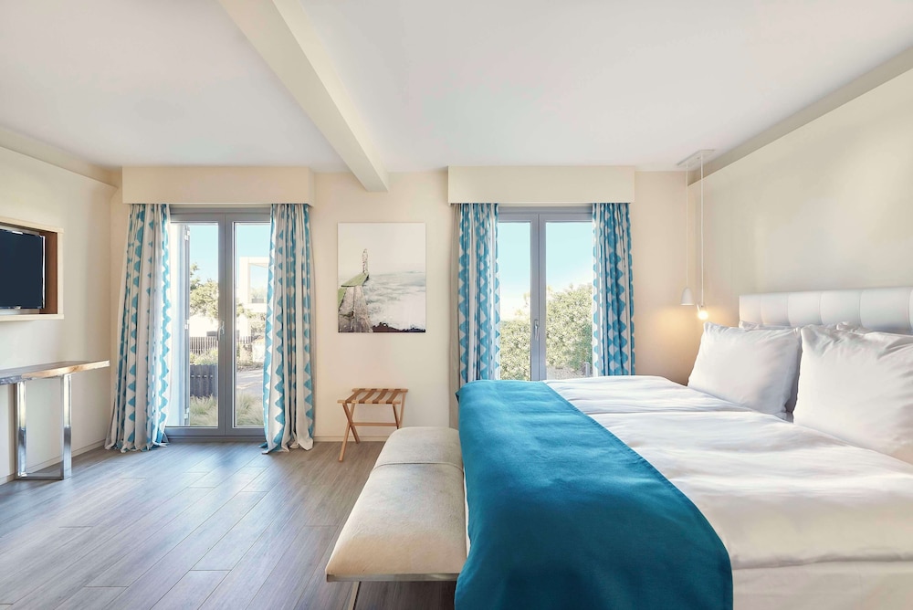 Suite, 2 Bedrooms (Garden Pool)