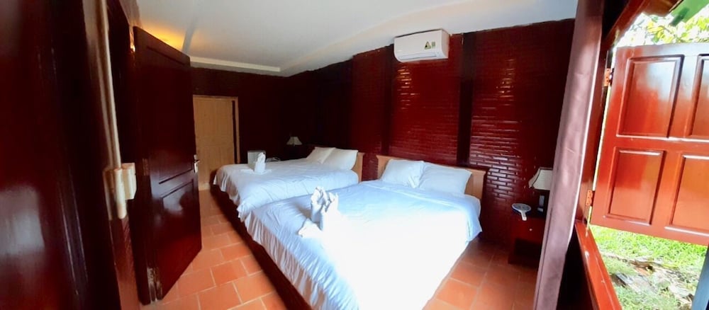 Deluxe Shared Dormitory, Patio, Garden View