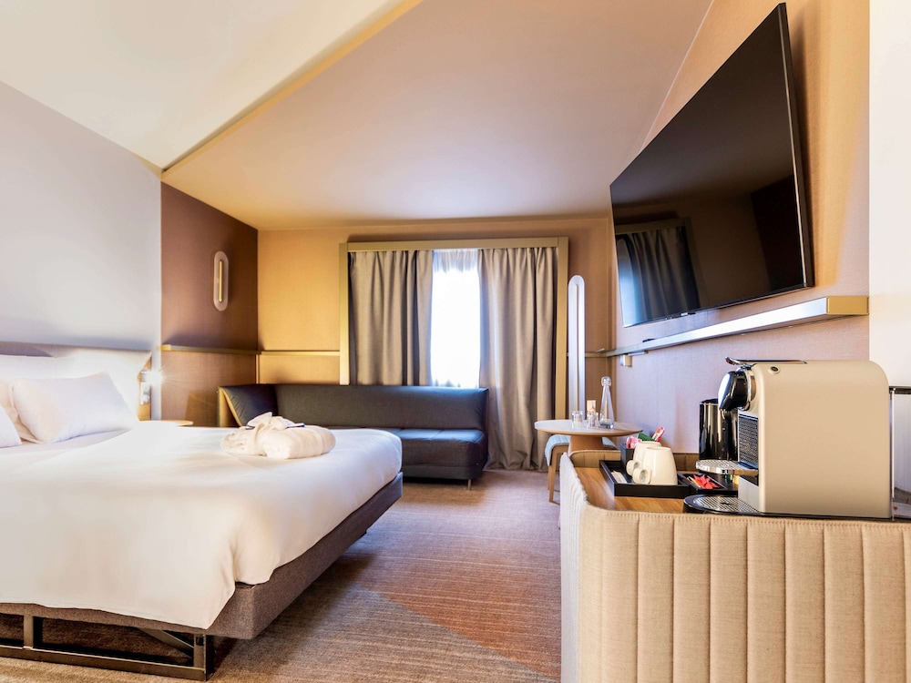 Executive Room, 1 Double Bed with Sofa bed - Photo 10