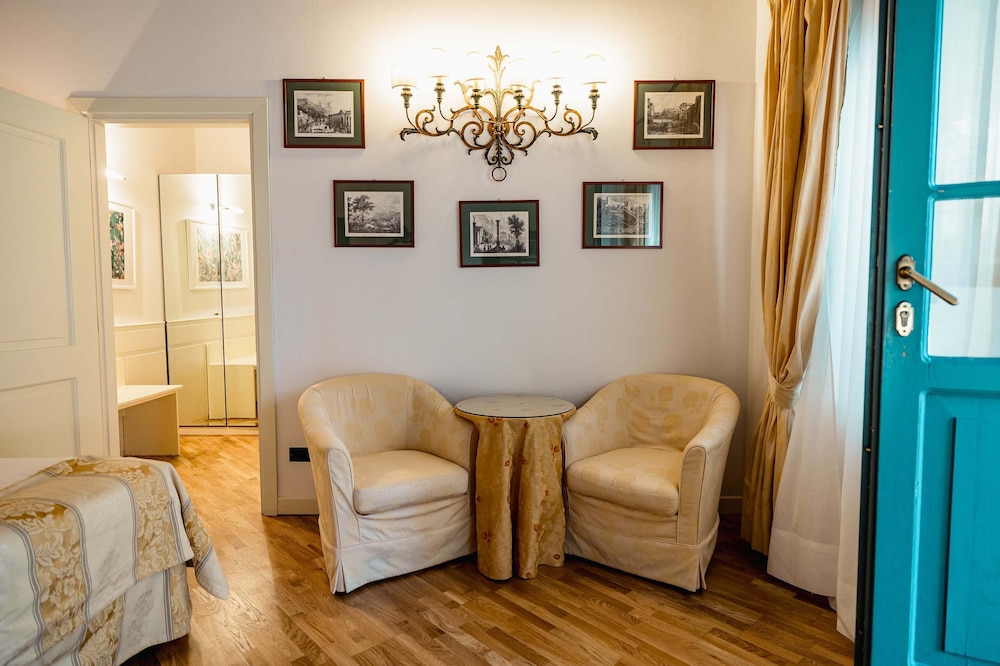 Double or Twin Room photo 3