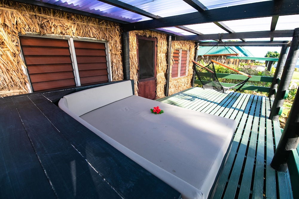 Deluxe Seaside Bure (children 2 Years Above)