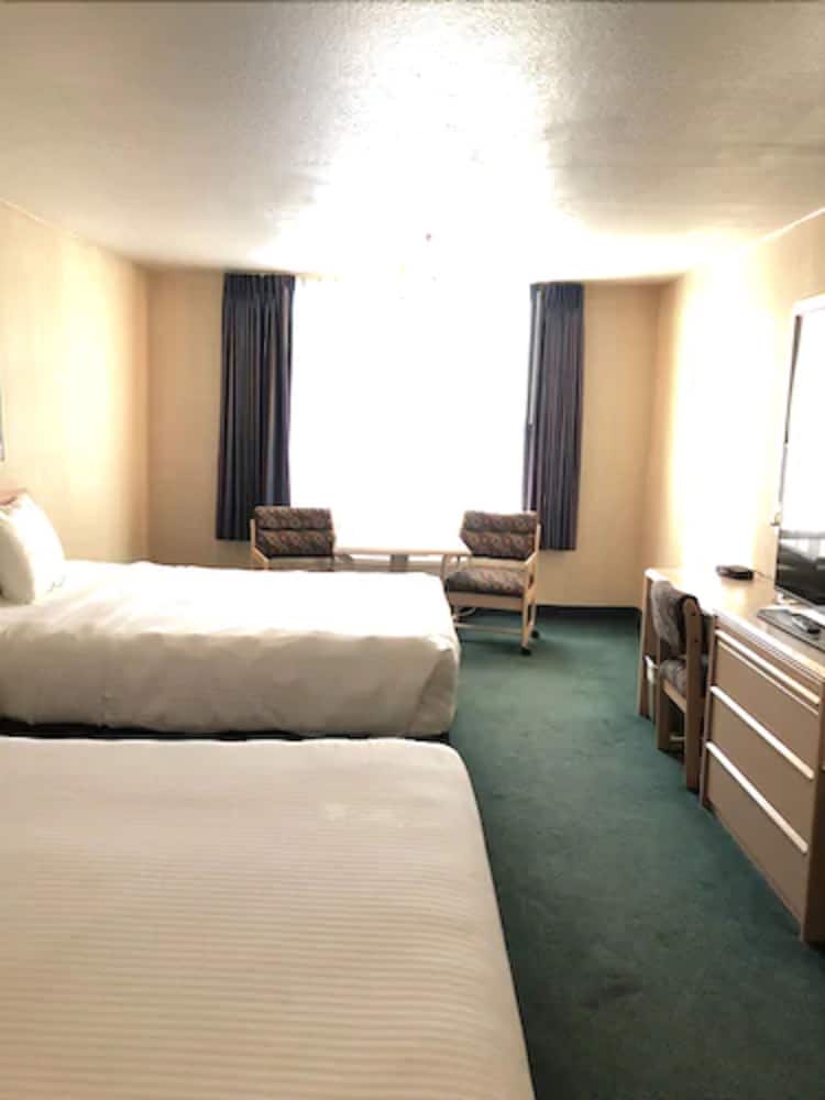 Superior Room, 2 Queen Beds - Photo 5
