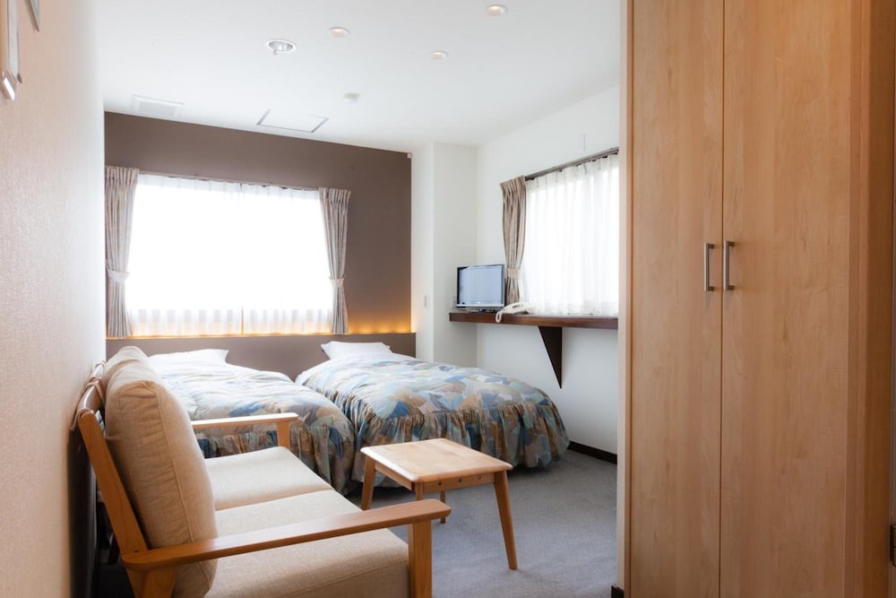 Twin Room (Check-In Before 9pm) photo 3