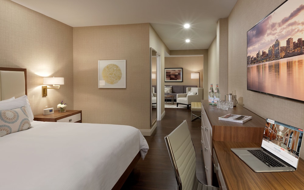 Deluxe Suite, 1 Bedroom - Photo 1