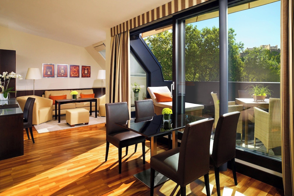 Suite, 1 Bedroom photo 3