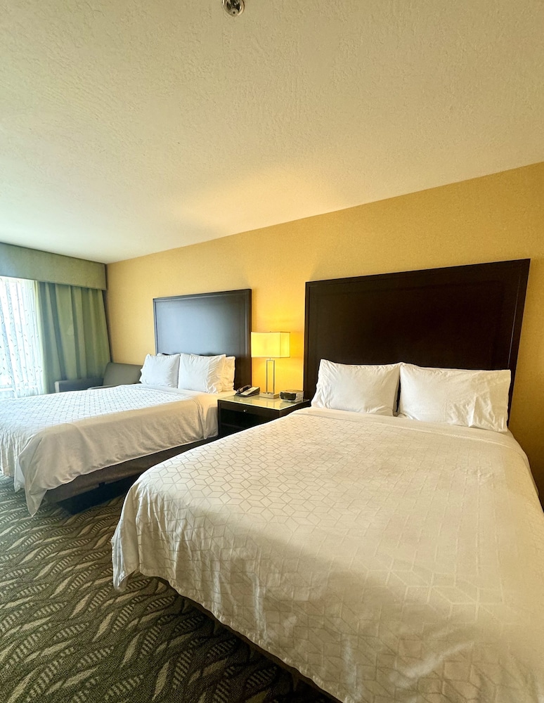 Standard Room, 2 Queen Beds, Accessible (Comm Access) - Photo 4