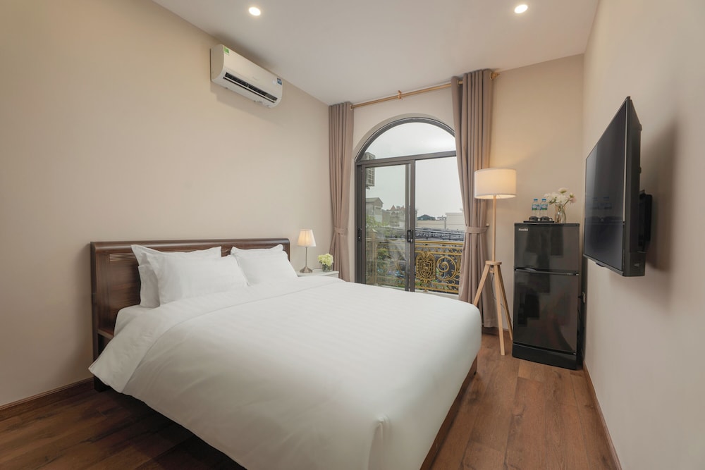 Deluxe Double Room, Patio, City View
