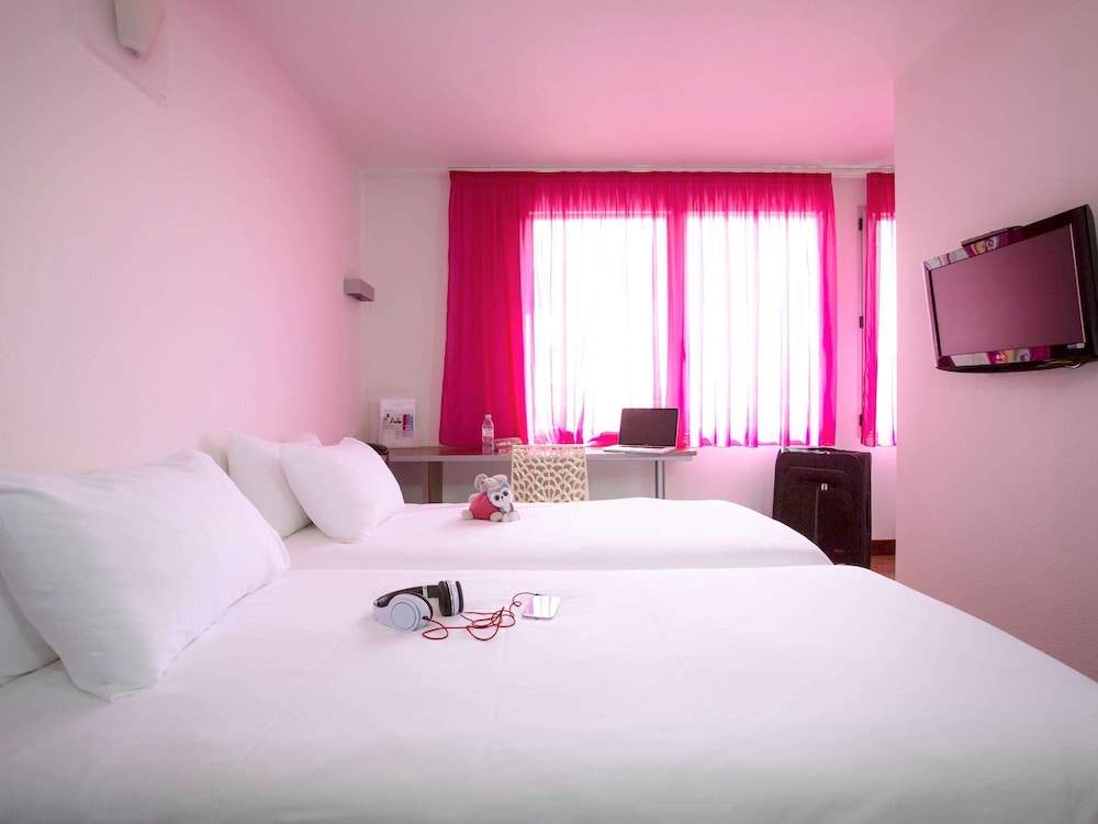 Standard Room, 2 Twin Beds photo 3