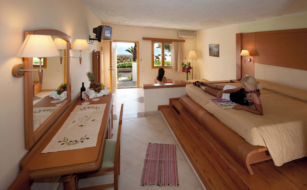 Superior Family Bungalow with Sea View - Photo 3