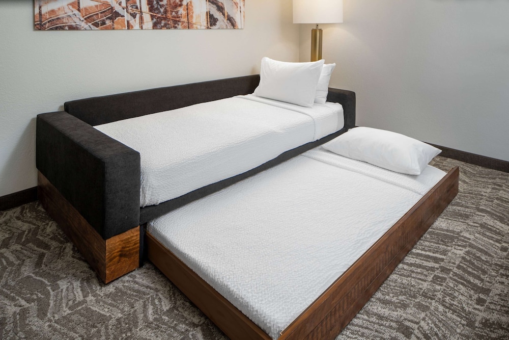 Deluxe Room, 1 King Bed with Sofa bed photo 3